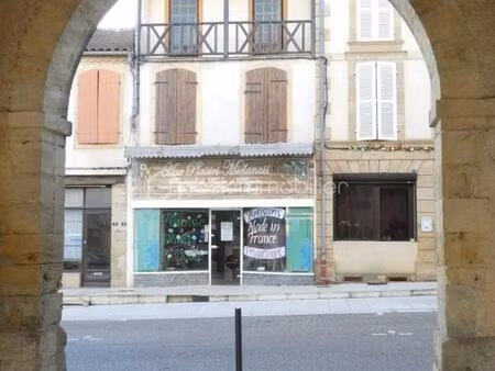 immeuble 6 pièces avec local commercial, appartement et dépendances