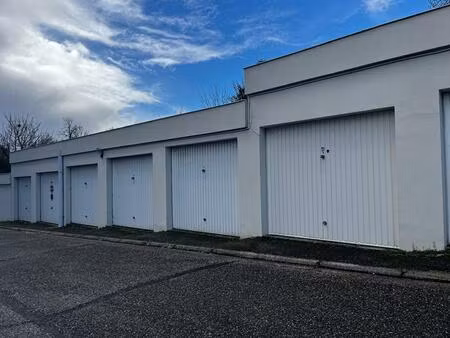 parking / box talence 14 m2