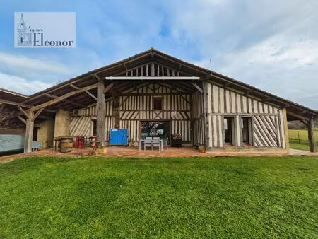 maison de grand standing avec piscine et jardin spacieux