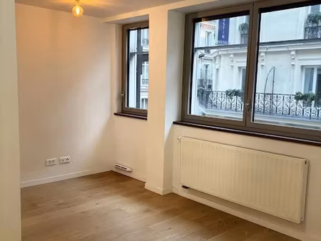 location appartement 1 pièce 22.5 m² à paris 8ème (75008), 1 077 €