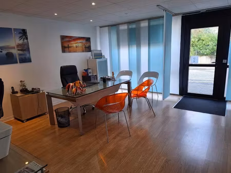 location locaux professionnels 75 m² à merignac (33700), 2 016 €