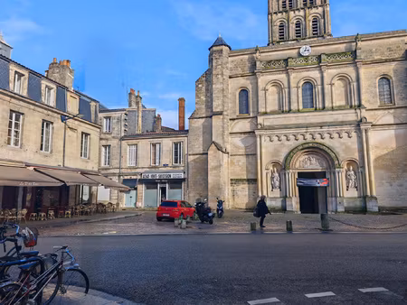 immeuble de rapport en pierre, en plein coeur du quartier sai