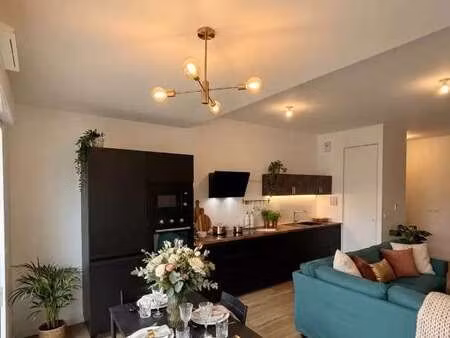 location appartement 4 pièces à bordeaux (33000) : à louer 4 pièces / 82m² bordeaux