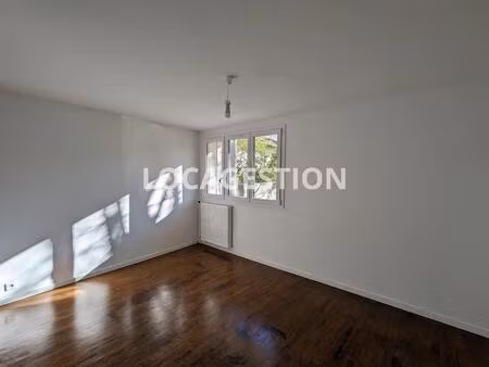 t2 - avenue de la gloire avec parking