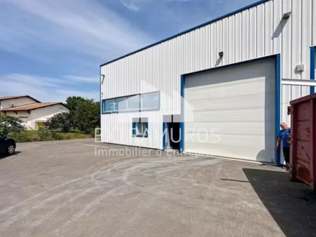 local d'activité idéal artisan avec petit exterieur privatif