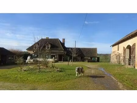 corps de ferme avec 13 hectares 20 ares
