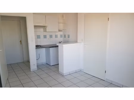 lalande t1bis 30m2hab. terrasse et parking