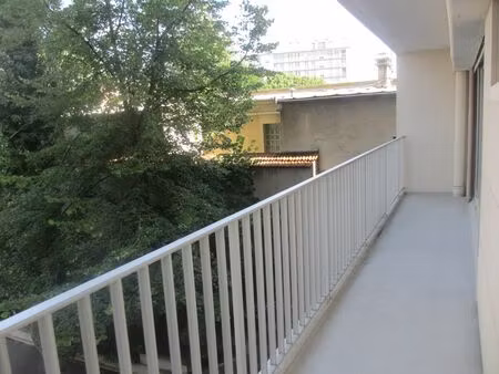 location appartement 2 pièces 33m2 reims 51100 - 565 € - surface privée