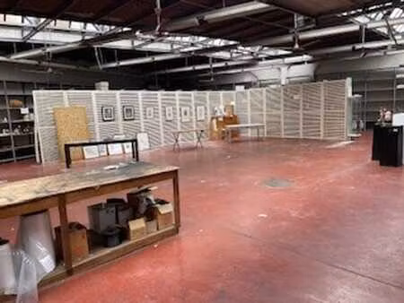 dépôt polyvalent de grande envergure