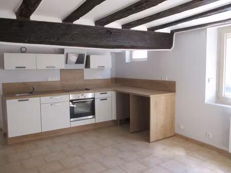 a louer - maison de bourg située à bazouges sur loir