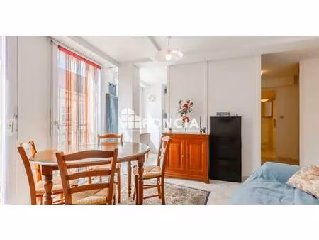 studio les pieds dans l'eau