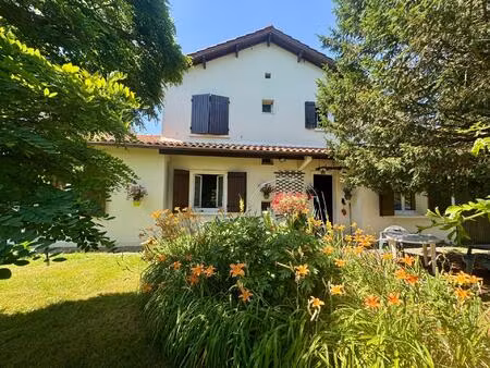 maison familiale, terrain arboré, 5 chambres