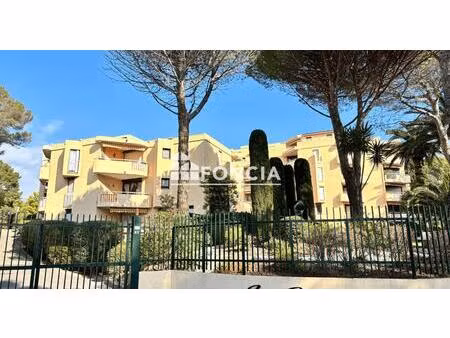 t2 face au port dans une résidence recherchée