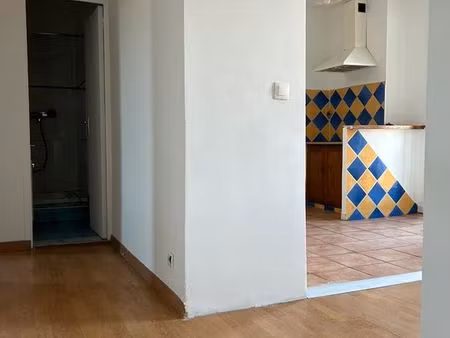 2 pièces 1 rue caissotti 5eme etg ss ascenseur