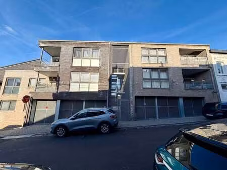 a louer: appartement 3 chambres rénové avec garage à seraing