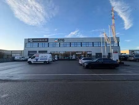 entrepôt à proximité de l'e40 à louer à erembodegem !