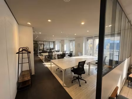 bureau opéré de 18 postes