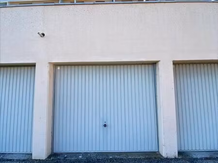 parking/box 1 pièce 15 m²