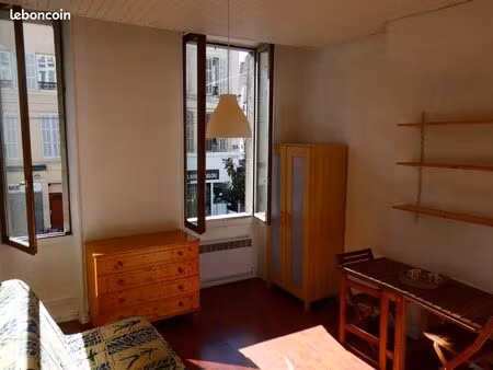 location studio meublé