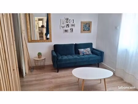 t1 bis avec terrasse tout équipé et meublé face au castillet