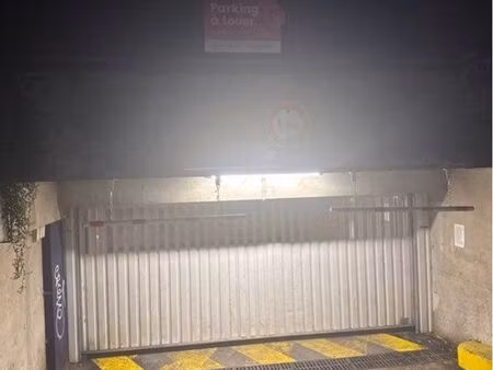 parking ivry sur seine proche du metro 7