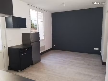 t3 lumineux non meublé avec jardinet à 5 minutes de la gare