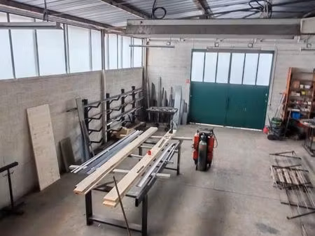 local industriel 124 m²