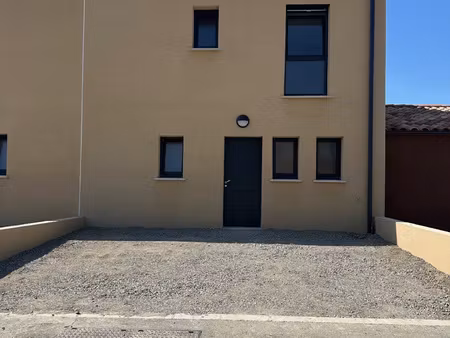 villa t4 mitoyenne d'un coté récente devant de porte et terr