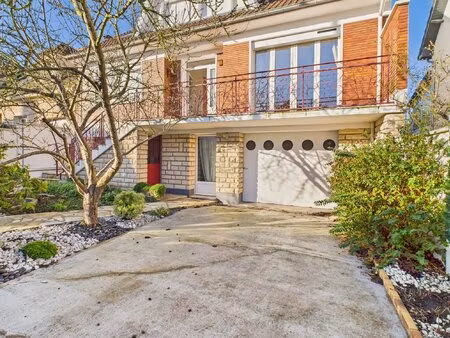 maison 5 chambres à deux pas de la place de la ferme