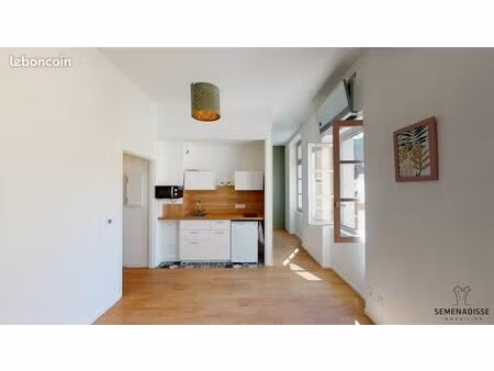 studio 1 pièce 26 m²