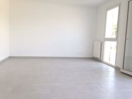 appartement t2 (50m2) - terrasse - 13380 plan de cuques