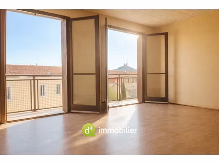 rare à marseille 1er : grand appartement lumineux à rénover
