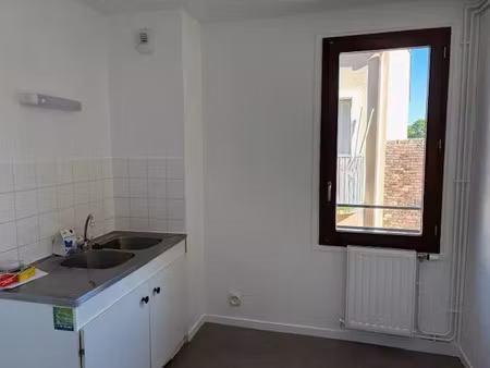 location appartement 2 pièces 48 m² à la châtre (36400)