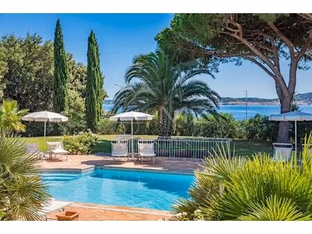 prestigious property facing the sea, within walking distance of the beach with id 27301230