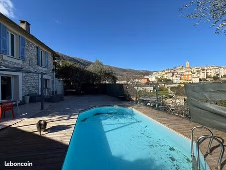maison individuelle en pierre