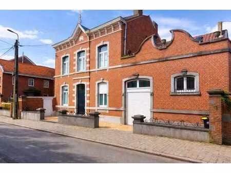 charmante maison avec grand jardin et cachet unique