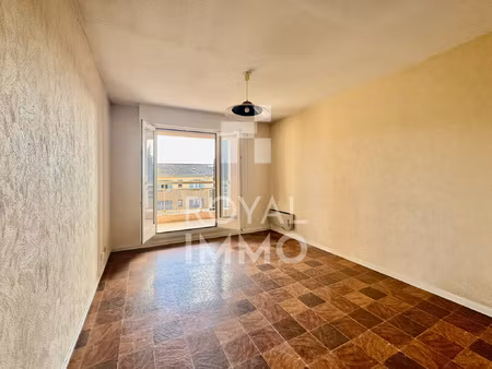 sanary-sur-mer t2 45m2 balcon exposé sud, stationnement priv