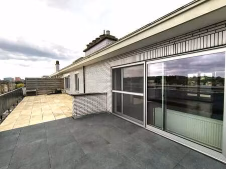 penthouse, entièrement rénové en 2020, 2 grandes terrasses