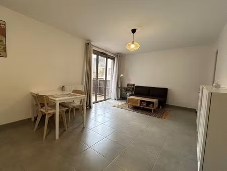 en plein cœur de bastide - appartement t2 meublé libre de suite