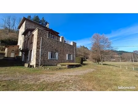 maison 8 pièces 196 m²