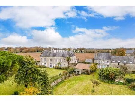 dans le nord-cotentin, à 3 h de paris et à 4 km des plages, un remarquable presbytère du..