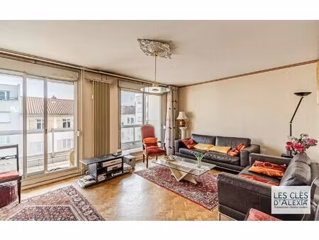 grand t5 très lumineux de 98,70 m² – balcon 16 m² – cave – garage – gratte-ciel / villeurb