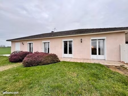 très belle opportunité pour cette maison avec piscine, garage et hangar