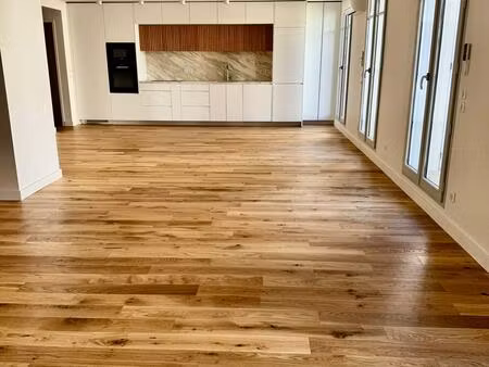 terrasse, jardin et parking en centre-ville