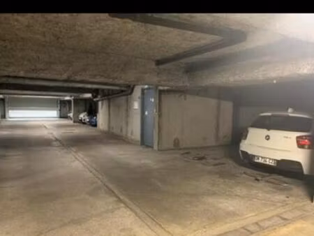 place de stationnement sous-sol sécurisé