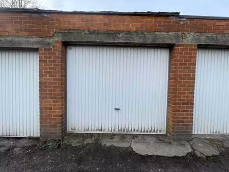 garage fermé de 16 m²