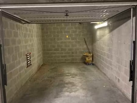 grand garage fermé à vendre à knokke-heist