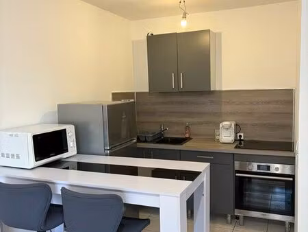 studio six fours courte duré