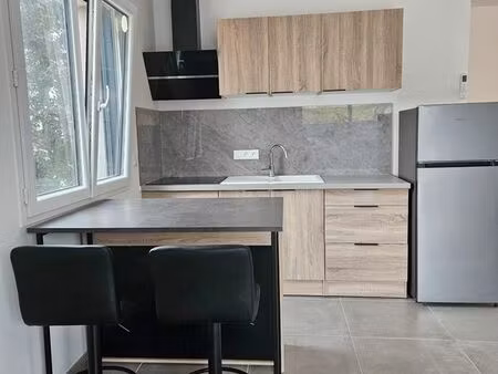 jolie studio avec terrasse