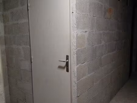 box-cave fermé à louer 2.5 m2